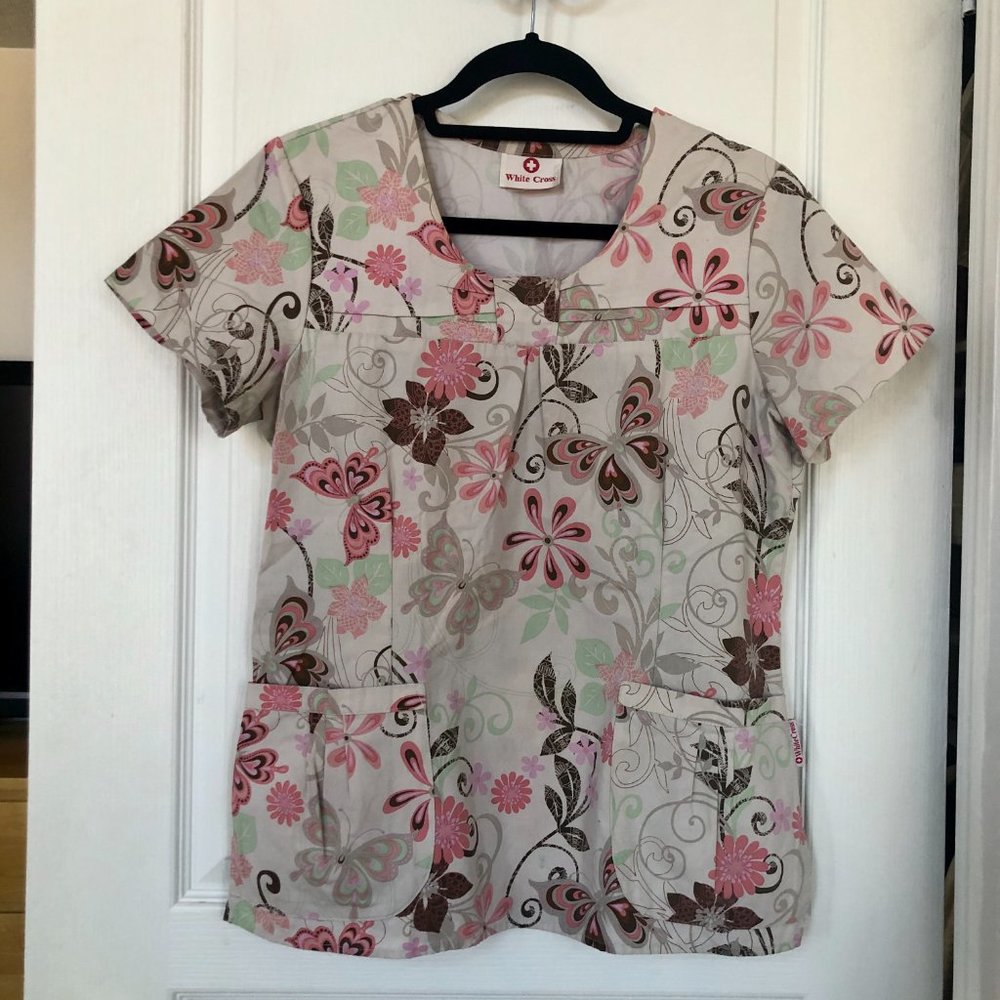 4/$25 🏩 White Cross - Scrub Top